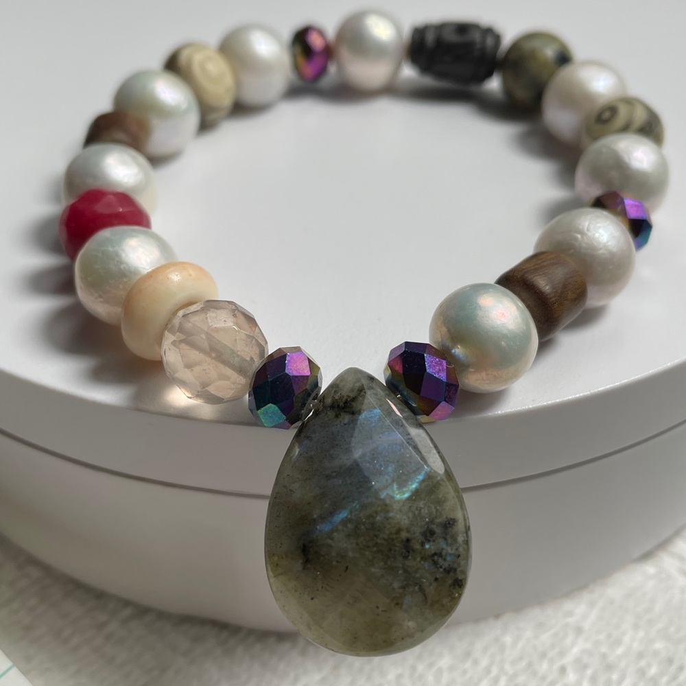 Elegant Pearl and Semi precious stones Bracelet.